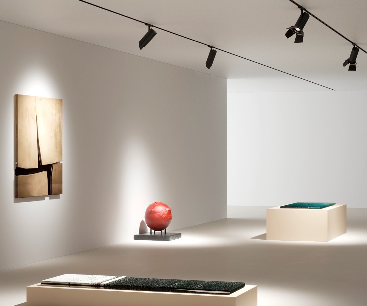 Recessed track light Recessed track light